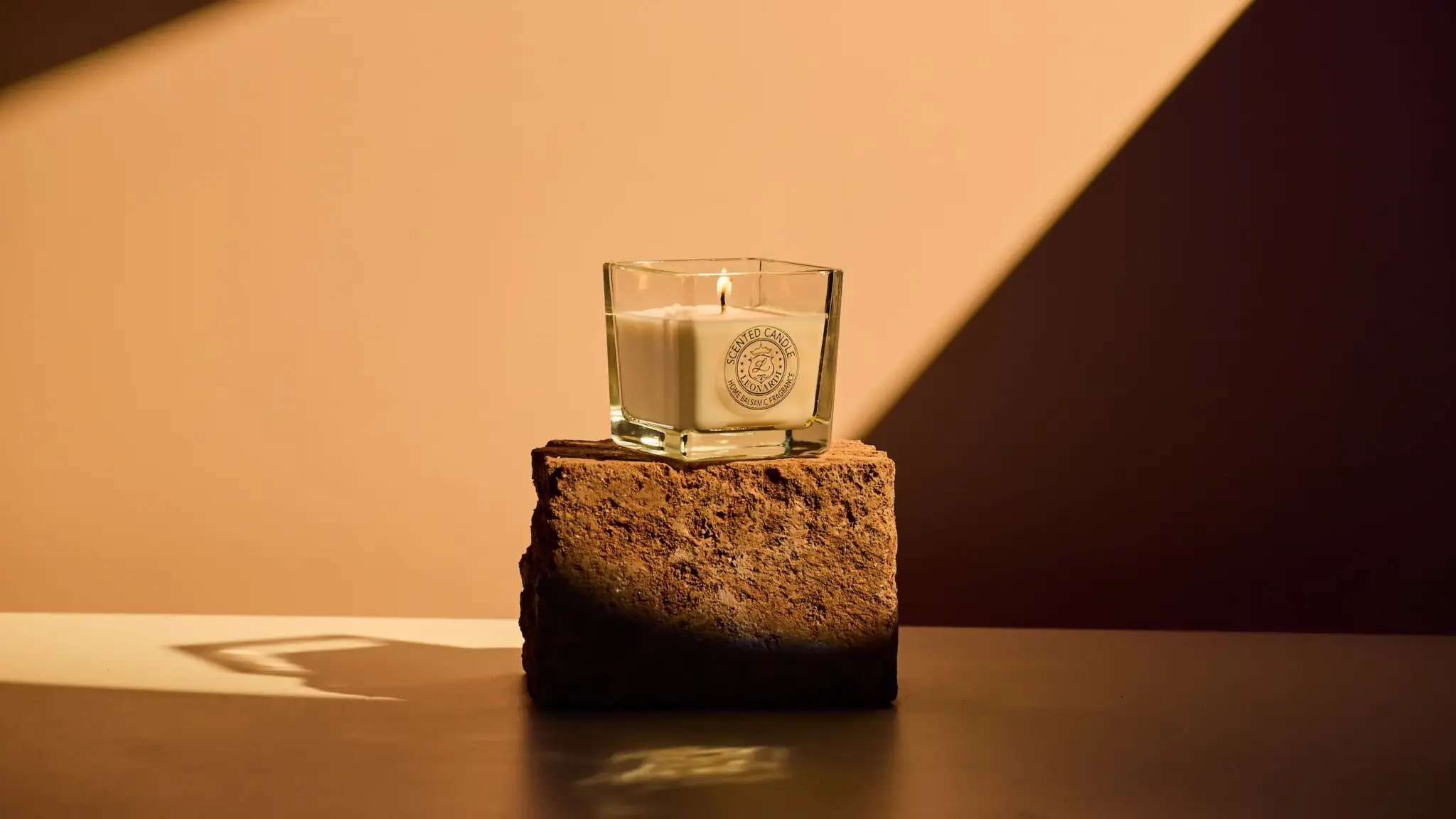 Art.9300 Αρωματικό κερί χώρου small 20hrs 60gr.